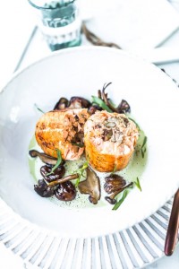 Ballotine de saumon, champignons, marrons et crème à l’estragon