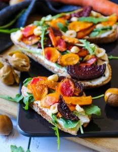Tartines ch&egrave;vre et l&eacute;gumes d'automne