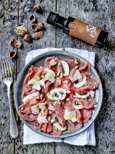Carpaccio de veau aux champignons et aux noix