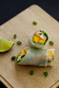 Rouleaux de printemps au crabe , à l'avocat ,à la coriandre et à la mangue
