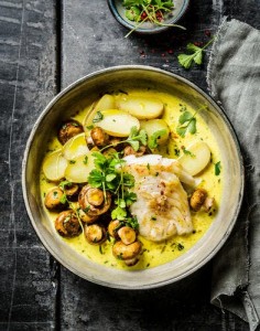 Cabillaud, sauce safrané aux champignons et pommes de terre